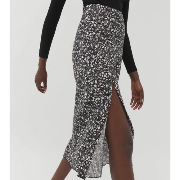 Floral Front Slit Midi Skirt - Picture 3 of 4